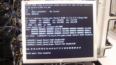 Gammelt eksempel på kernel panic på en Linux-maskin.