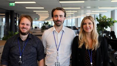 Fra venstre: Fredrik Sandef, RPA-utvikler, Stefan Gulbrandsen, tech-lead, og Grete Tveit, head of intelligent automation.