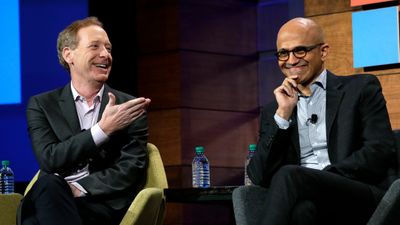 Microsoft-president Brad Smith, her avbildet sammen med toppsjef Satya Nadella.