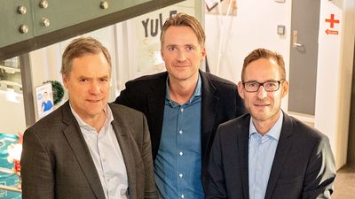 Fra venstre: Gunnar Nordseth (tidligere CEO), Johan Tjärnberg, styreformann, og Asger Hattel, ny CEO i Signicat. 