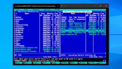 Windows Terminal v.0.8 med CRT-effekter og Midnight Commander.