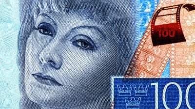Den svenske sentralbanken vil avhjelpe utfasingen av kontanter i landet, og tester ut en offentlig digital valuta. Bildet viser en svensk 100-kroneseddel med portrett av filmstjernen Greta Garbo. 