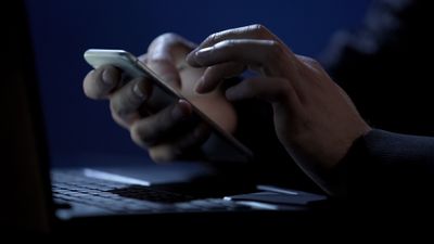 Bruk av mobiltelefon.