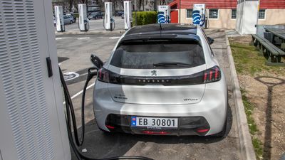 Peugeot e-208.