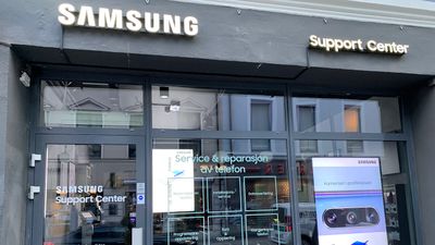 Selv om salget falt med 5,6 prosent, økte driftsoverskuddet med 23,48 prosent for den sørkoreanske smarttelefongiganten. Bildet er fra et Samsung støttesenter i Oslo.