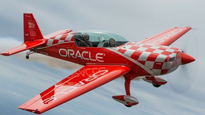 Fly tilhørende Team Oracle etter takoff på Marine Corps Air Station Miramar i California i forkant av en flystevne i september 2019.
