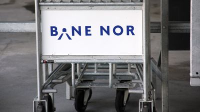 Bane Nor-logo på bagasjetralle