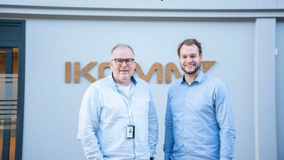 Ikomm-sjef Morten Rønning, her avbildet med rådgiver Robin Heby. Ifølge selskapet har begge vært sentrale i arbeidet med å få på plass avtalen.