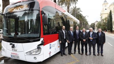 Den 12 meter lange bussen med plass til 60 passasjerer ble nylig presentert i Malaga. Nå er den i drift.