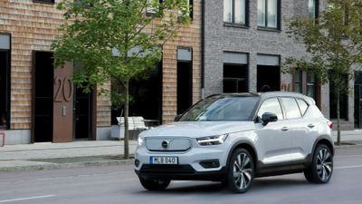 Hva er rett farge? Det skal du vurdere på nett når Volvo går over til netthandel. For mange er det å prøvekjøre bilen slett ikke nødvendig, mener Volvo-sjef.