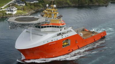  Normand Drott er et stort og kraftig ankerhåndteringsfartøy (AHTS) bygget ved Vard Brattvåg i 2010. Det er 95 meter langt og har plass til et mannskap på 70.