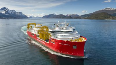 Ulstein Verft har levert det 149,9 meter lange kabelleggingsfartøyet Nexans Aurora med design av Skipsteknisk. Det kan ta flere typer kabler og utstyr på totalt 17.000 dødvekttonn.