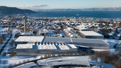  Fugleperspektiv av det nye marintekniske senteret på Tyholt med det kjente tårnet og Trondheimsfjorden i bakgrunnen.  Ocean Space Centre,