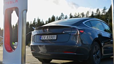 Tesla kan bli en vesentlig leverandør av strøm til den norske elbilparken – eller i alle fall den som er godt nok spekket til å ta i mot effekten Tesla tilbyr.