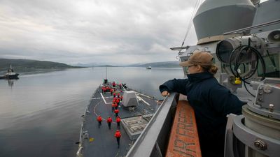 Den amerikanske jageren USS Roosevelt som ankommer Tromsø den 13. juli 2021.