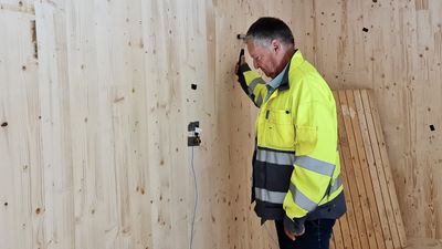Massivtre, lydisolere, støy, akustikk, splitkon, strand og fredriksen akustikk, nabostøy, regresskrav, lydkrav, desibel, knut-arne johansen, tester, håndbok