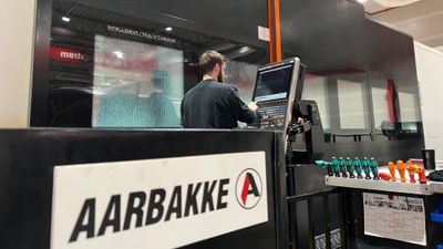 Aarbakke har en svært moderne maskin- og verktøypark og selv modernisert og programmert for smartere og mer avansert bruk.