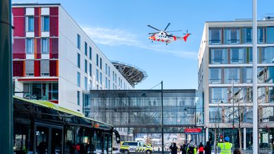 Situasjonsbilde fra St. Olavs hospital med testinglanding av de nye redningshelikoptrene.