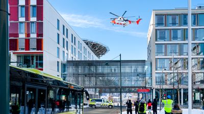 Situasjonsbilde fra St. Olavs hospital med testinglanding av de nye redningshelikoptrene.