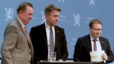  Fra fremleggelsen av Gjerdrum-utvalgets andre delrapport. F.v. utvalgets leder Inge Ryand, olje- og energiminister Terje Aasland (Ap) og kommunal- og distriktsminister Bjørn Arild Gram (Sp).