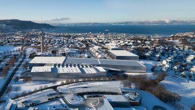  Fugleperspektiv av det nye marintekniske senteret på Tyholt med det kjente tårnet og Trondheimsfjorden i bakgrunnen.  Ocean Space Centre,