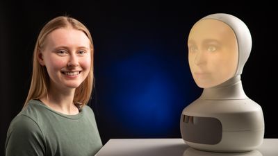 Når NorwAI demonstrer utviklingen av språkmodellen brukes de roboten Kaia.