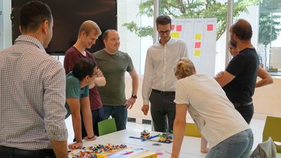  Studenter lærer Agile og Scrum med hjelp av lego på DevOps Academy