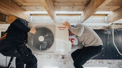 Vi må bruke strømmen på en smartere måte og spare der vi kan, sier Bård Ludvig Thorheim (H) i energi og miljøkomiteen på Stortinget. Det skal Enova nå gi støtte til.