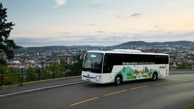 OsloBuss har gode erfaringer med sine elektriske turbusser. Nå har de etablert ladeanlegg som kan lade 12 busser i Oslo.