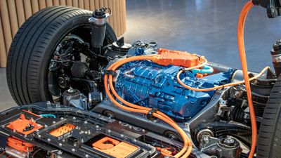 Denne elmotoren har Volvo designet selv. I fremtiden vil de gjøre mer av produksjonen av komponenter på egen hånd.