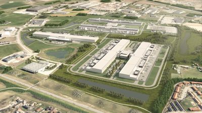 Meta skroter planene om ytterligere utbygging av Facebook-anlegget i Odense. De to store serverhallene nederst i dette bildet blir det dermed ikke noe av.
