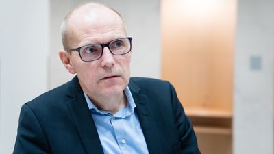 Gorm Frimannslund, konsernsjef i Bane Nor vil rette pengekrav mot entreprenøren i Follobanen. Entreprenøren vil ikke si om de vil godta kravet.