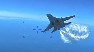 USA offentliggjorde torsdag en video som skal vise sammenstøt mellom en amerikansk drone og et russisk jagerfly.
