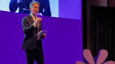 – Hvem skal få megawattene som er tilgjengelige i nettet? spør olje- og energiminister Terje Aasland. Nå vil regjeringen prioritere hvilke aktører som får nettilknytning først.