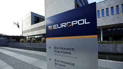 Europols skilt og bygg.