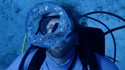 Forsker Joseph Dituri dykker.