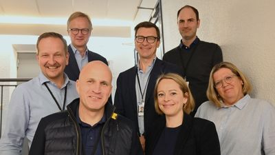 Sju av åtte ansatte i Sintef TTO, som .... Foran fra venstre Inge Hovd Gangås, Eli Grong Aursand og Marit Cecilie Solem. Bak fra venstre Asle Jostein Hovda, Anders Lian, Jostein S Bjøndal og Morten Frost-Nielsen.