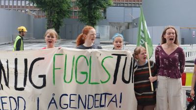 Natur og ungdom demonstrerte mot ny E6 gjennom naturreservatet Lågendalsdetalet utenfor Samferdselsdepartementet 20. juni 2023.
