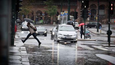 Uværet Hans herjer. På bildet ser man regnværet og overvannet i Oslo sentrum.