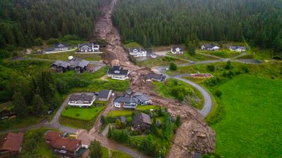 Et skred har truffet flere bolighus i Bagn i Valdres.