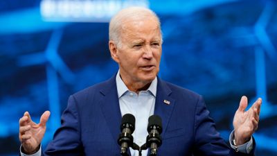 President Joe Biden holder en tale om økonomi ved fabrikken til Arcosa Wind Towers i Belen, New Mexico, onsdag 9. august 2023.