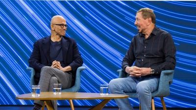 Microsofts toppsjef Satya Nadella fant tonen med Oracle-topp Larry Ellison, som i går besøkte Microsoft i Redmond for aller første gang i karrieren.