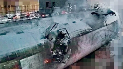 Bildene fra dissidentorganisasjonen Conflict Intelligence Team viser hull i ubåtskroget på styrbord side bak tårnet i tillegg til hullet forut.