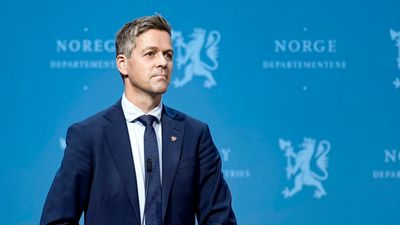 Knut Arild Hareide er direktør i Sjøfartsdirektoratet. Ansatte i tilsynsorganet har ikke forbud mot å eie aksjer i selskaper de fører tilsyn med. Han eier imidlertid ingen aksjer i noen slike selskaper, skriver Stavanger Aftenblad.
