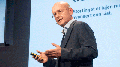 Professor og direktør for Simulamet, Olav Lysne, på scenen på Digi.no og IKT-Norges konferanse Attack 2023.