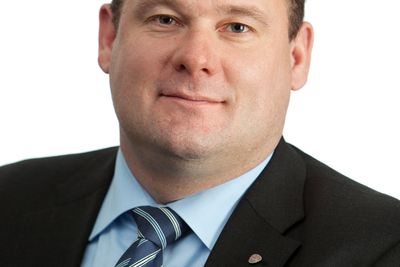 <p>Netcoms styreformann og leder for Teliasonera i Eurasia, Norden, Baltikum og Spania, Tero Kivisaari m&oslash;ter sterk kritikk. Han var leder for Teliasonera i Eurasia da selskapet investerte i Usbekistan.</p>