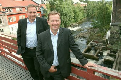 <p>Partneransvarlig for Avaya i Norden og Baltikum, Pierre Blom (til venstre), her sammen med en av de norske partnerne, Jan S&oslash;gaard fra IPnett.</p>