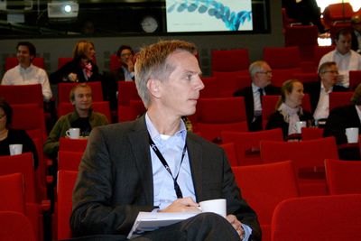 <p>Telenor Norge-sjef Ragnar K&aring;rhus endrer organisasjonen.</p>