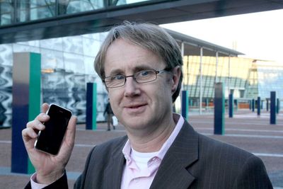 <p>Dekningsdirekt&oslash;r Bj&oslash;rn Amundsen i Telenor tar noe selvkritikk, men mener samtidig det er flere akt&oslash;rer som har skyld i den manglende dekningen i norske tog.</p>
