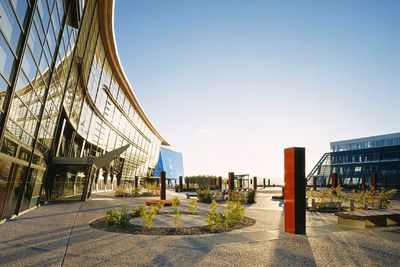 <p>Telenor er med p&aring; &aring; l&oslash;fte Akershus til den norske tele-toppen, men ikke alene.</p>